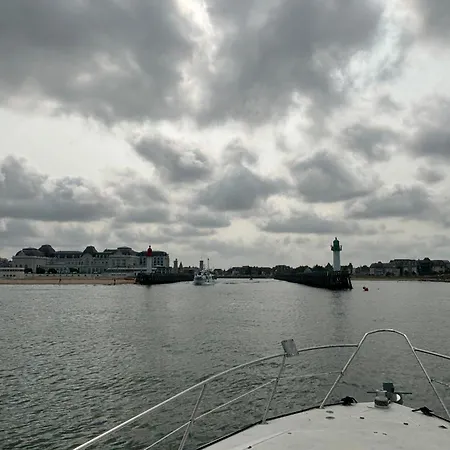 Le Duplex Des Marinas, Mini Yacht Bådhotel *